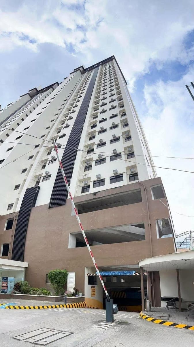 β¨ **FOR RENT: 1-BEDROOM CORNER UNIT AT THE MIDPOINT RESIDENCES!** β¨ - photo 1