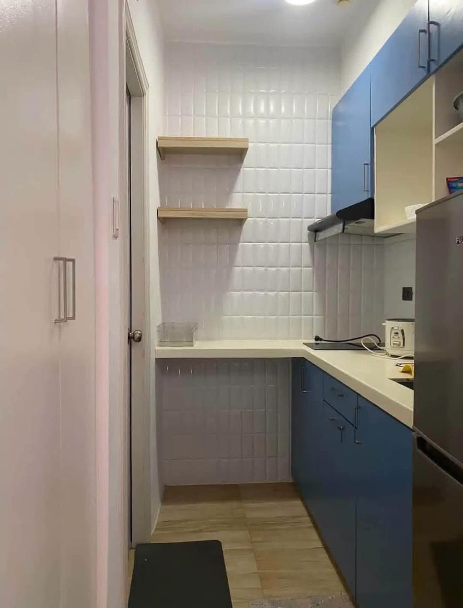 Fully Furnished 1-Bedroom Unit with Balcony - photo 1
