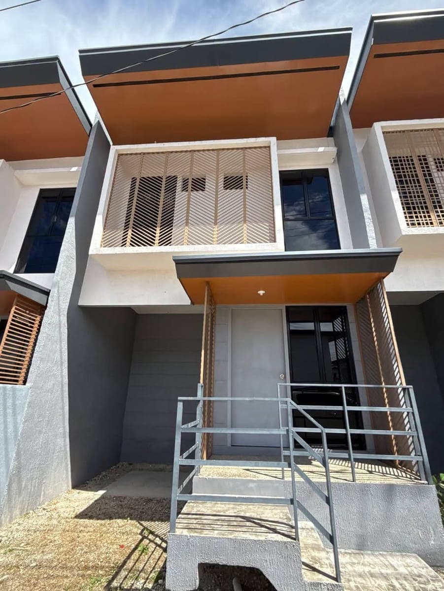 β¨BE THE FIRST TO LIVE HERE, SABOTAN LANG ANG PA-HOUSE BLESSING! β¨ - photo 1