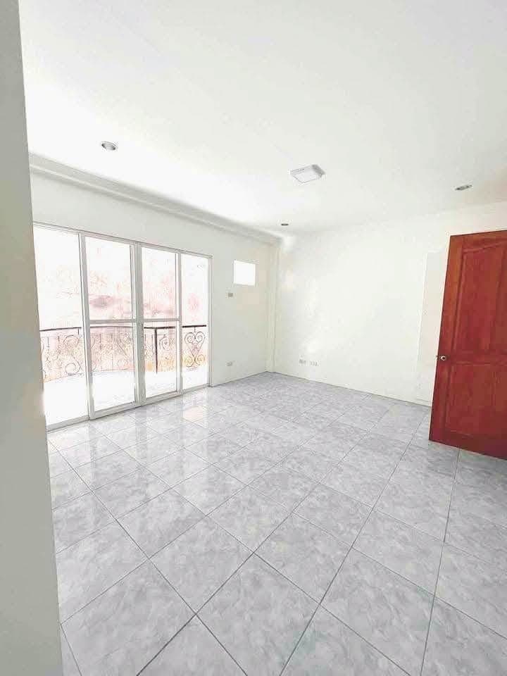 2-STOREY HOUSE w/ ROOFDECK FOR RENT - photo 1
