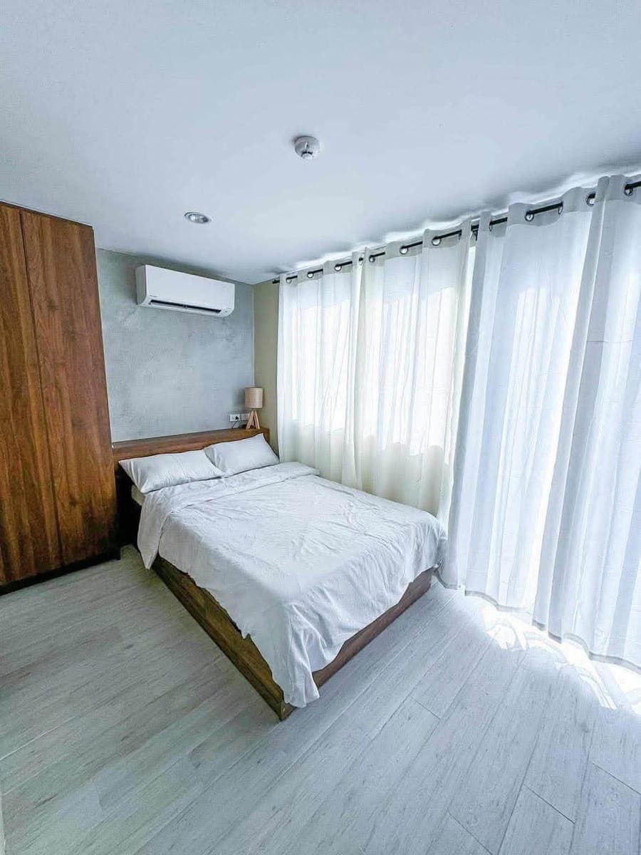 FOR LEASE: Furnished Studio with Balcony Near Perpetual Succour Hospital & Ayala Mall in Cebu Business Park - photo 1