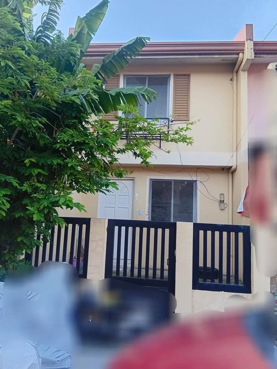Two Storey HOUSE FOR LONG TERM RENT 13k monthly (Unfurnished) in Camella Mandalagan, Bacolod City. 2Bedrooms, 1Cr - photo 1