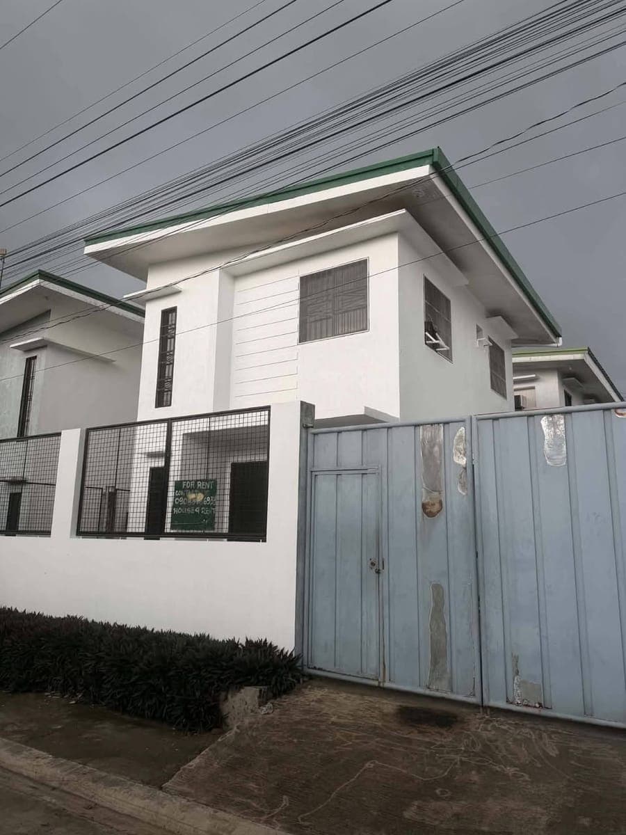 FOR RENT : Newly Painted Two Story House - photo 1