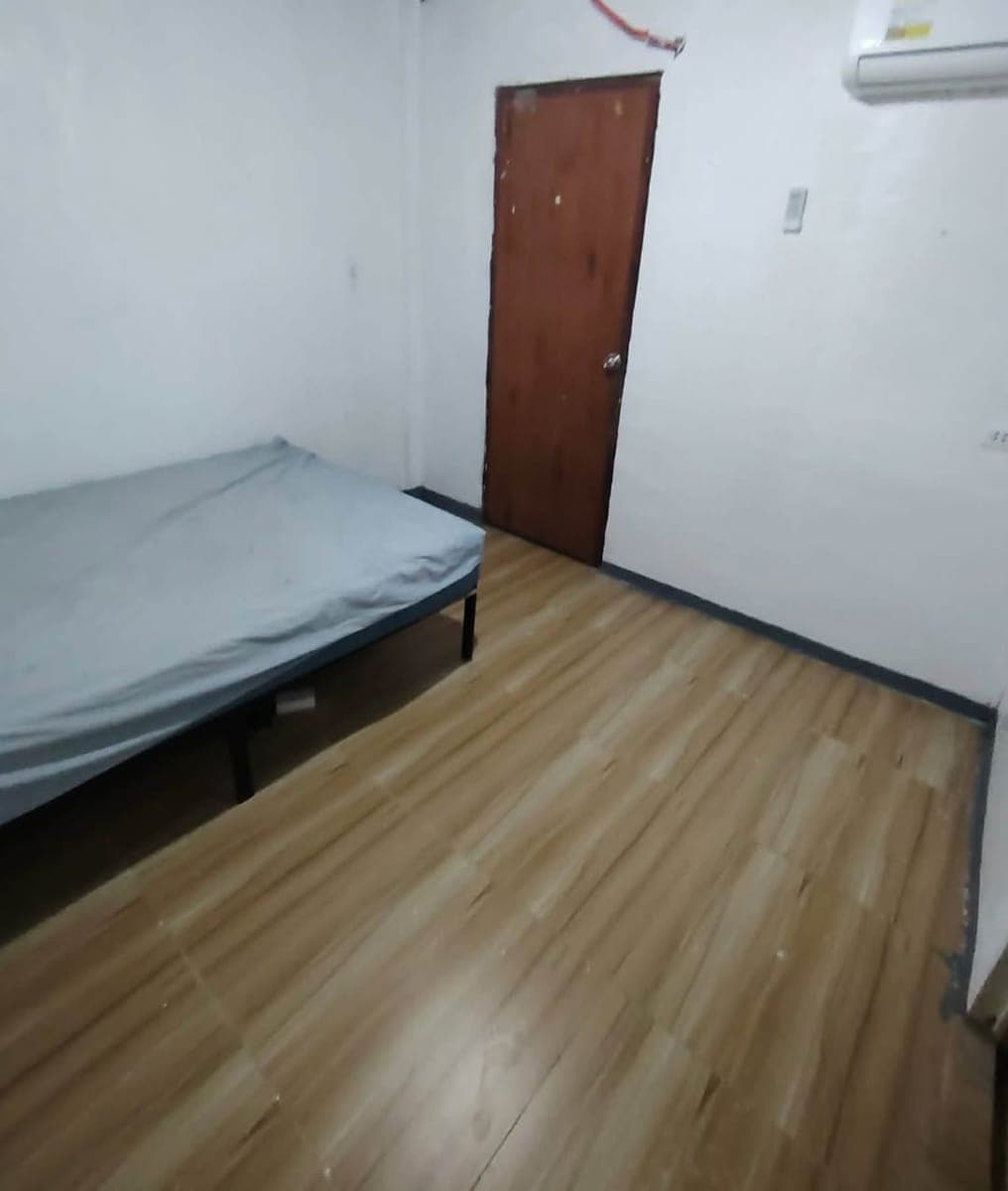ROOM FOR RENT WITH AC. - photo 1