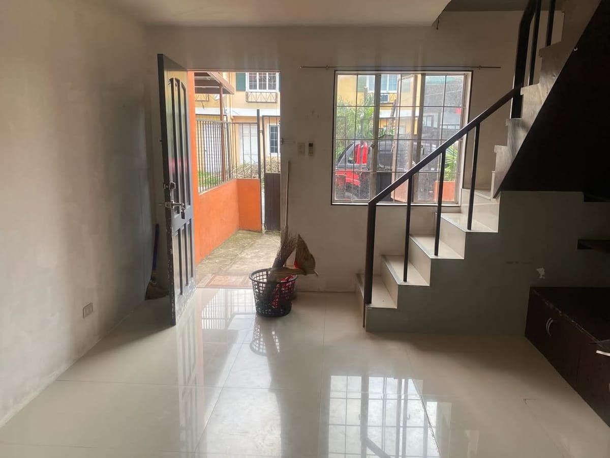 2-BEDROOM TOWNHOUSE WITH CAR GARAGE FOR RENT OR SALE – MANDALAGAN, BACOLOD CITY - photo 1