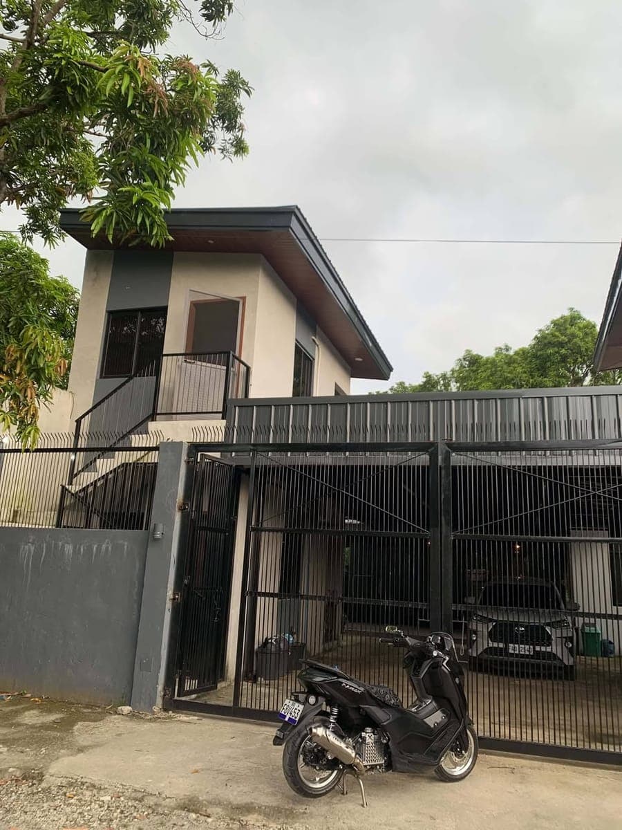 1 UNIT AVAILABLE - photo 1