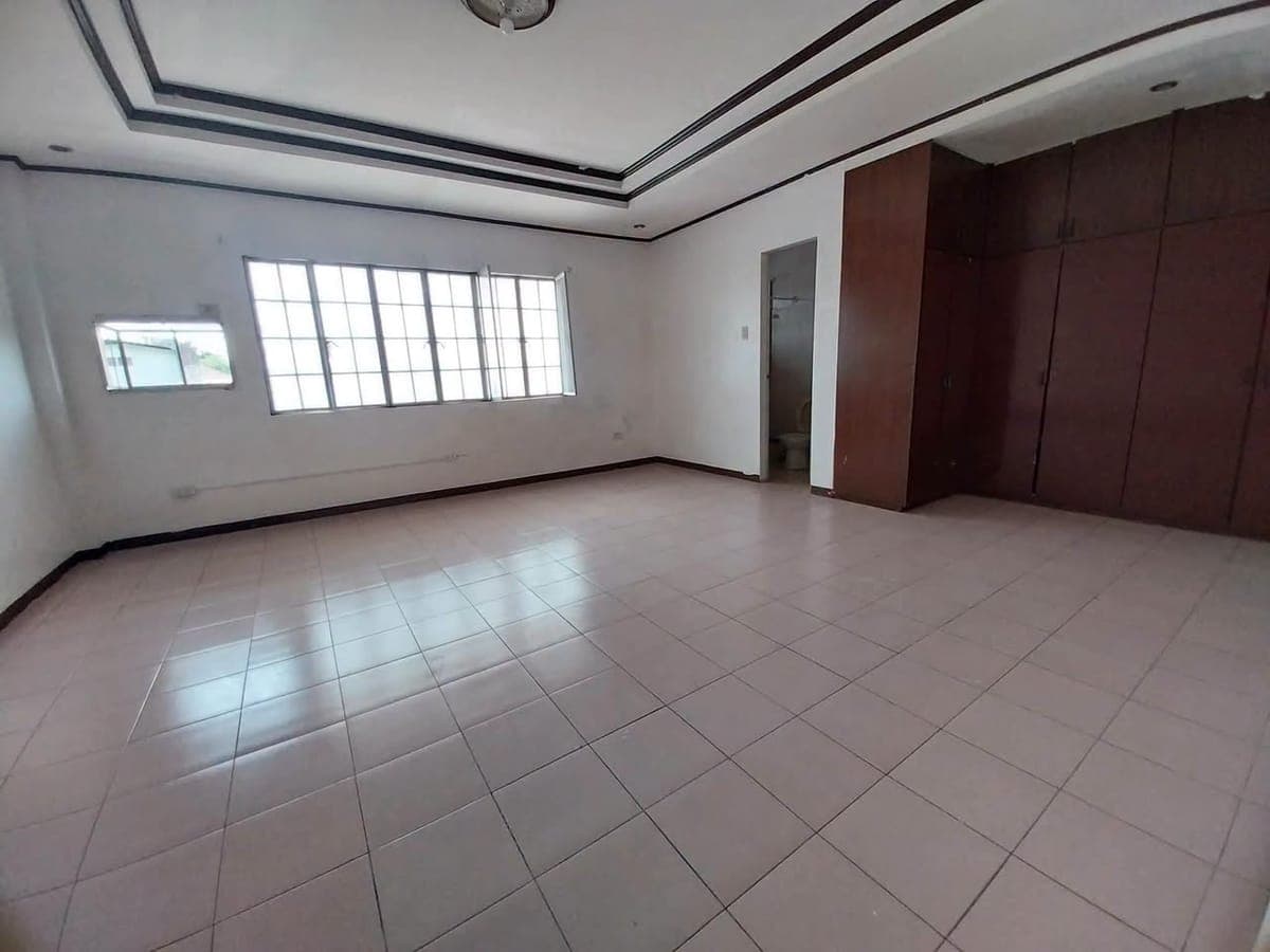 HOUSE FOR RENT - photo 1