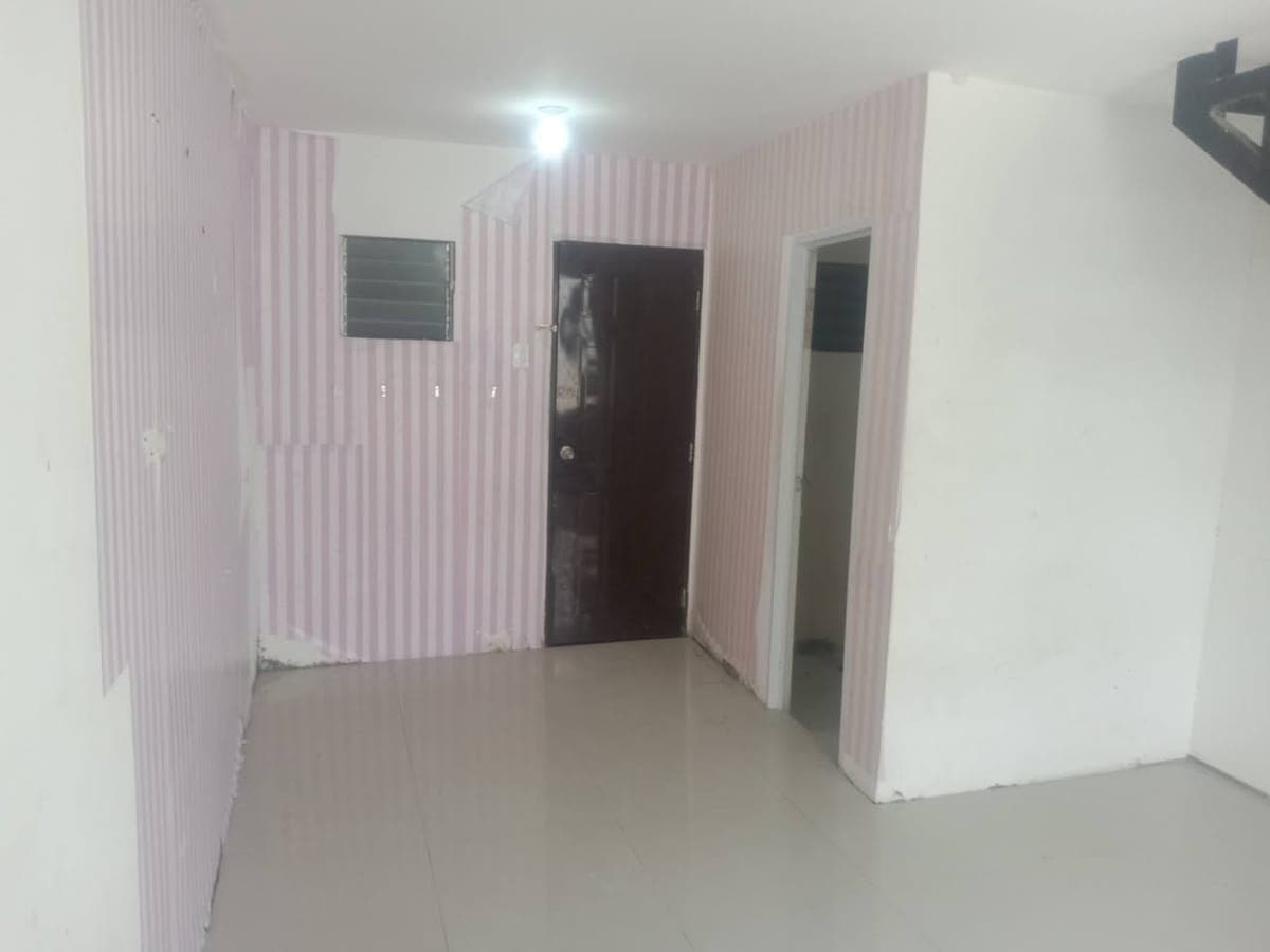 House for rent 2 storey with back extension - photo 1
