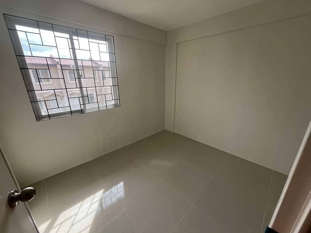 2storey HOUSE FOR Long term Rent 13k Monthly in Camella South alijis at Circumferential Road,Brgy.... - photo 1