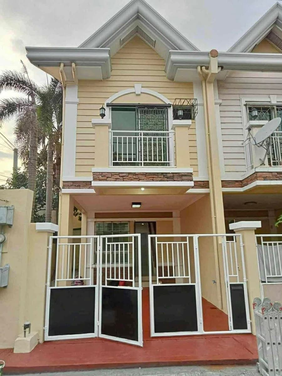 "₱30K -Newly Renovated 3BR Corner Lot Townhouse for Rent along Diego Cera Ave, Las Piñas – Flood-Fre... - photo 1