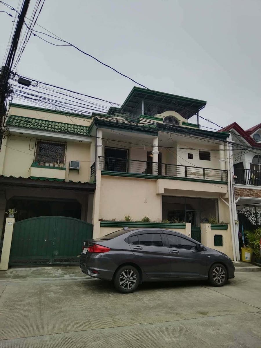 Newly Renovated 3 Bedroom Unit inside VILLA FIDELA SUBDIVISION ALONG QUIRINO AVE.(MAIN ROAD) LAS PINAS CITY - photo 1