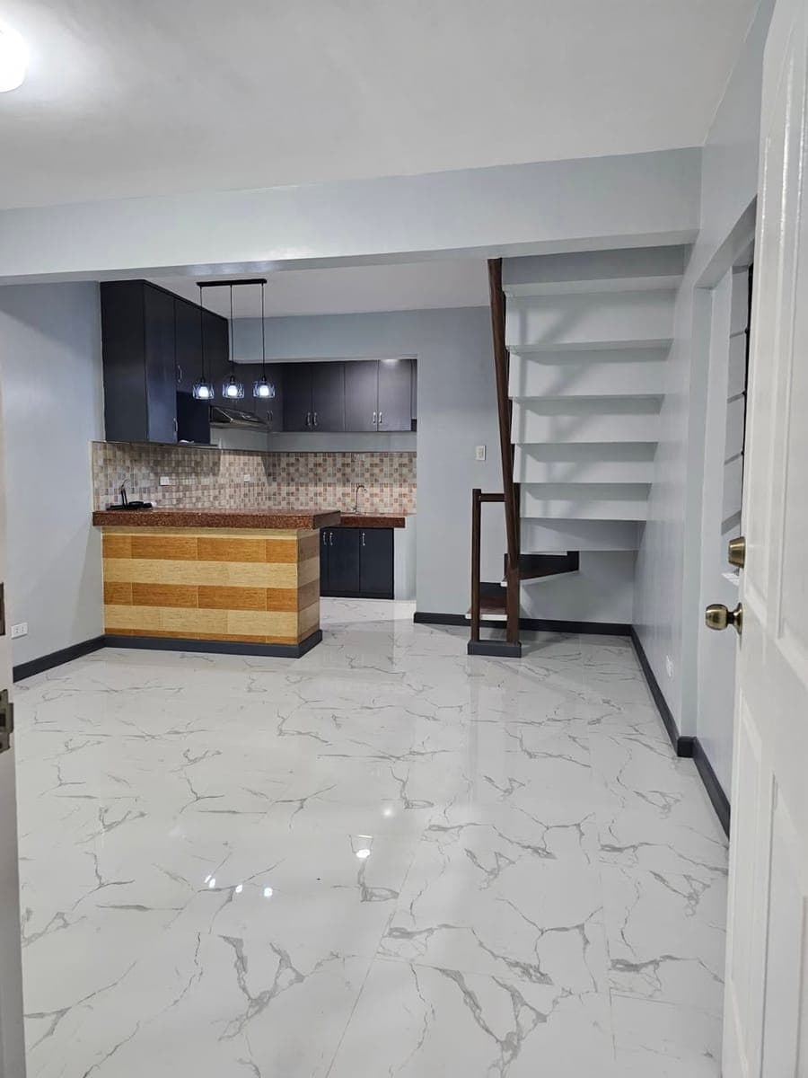 2 STOREY HOUSE FOR RENT with GARAGE - photo 1