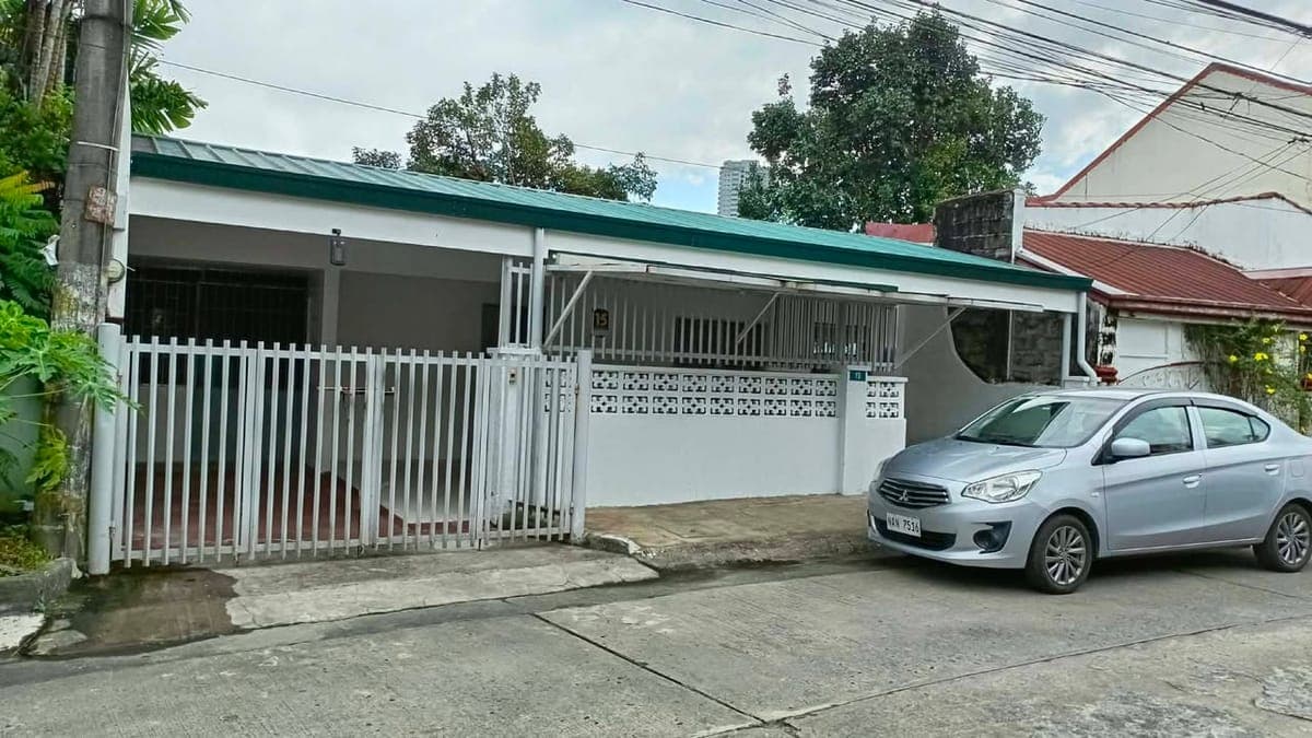 BUNGALOW FOR RENT NEAR CASIMIRO JOLLIBEE LAS PINAS CITY NEW RENOVATION - photo 1