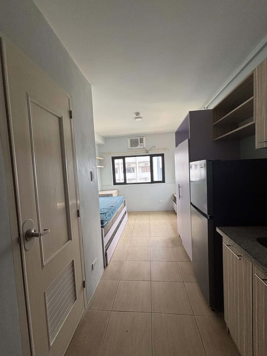 📍Semi-furnished Studio Condo unit for rent Located at Studio City, West Parc Road, Filinvest City,... - photo 1