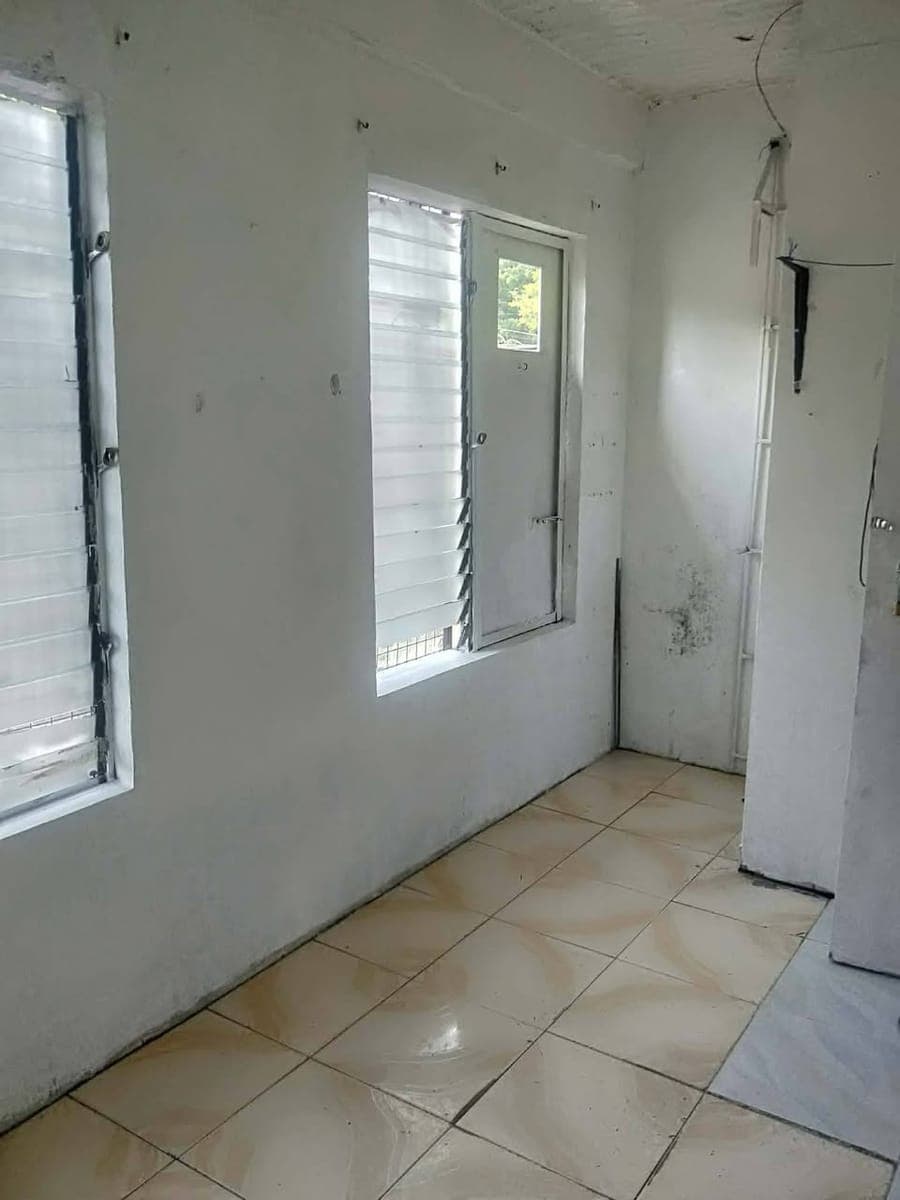 Room For Rent- Female - photo 1