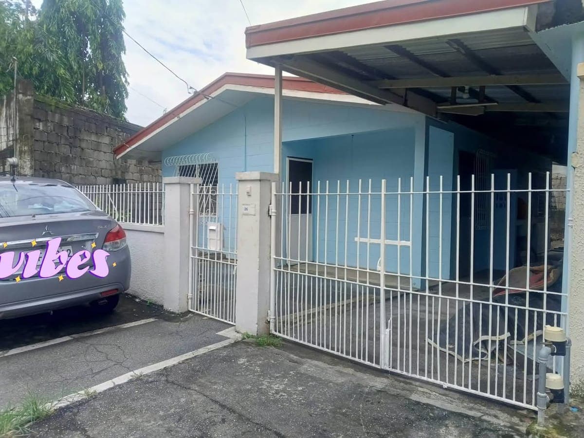 🏡FOR RENT Bungalo house @ Las Pinas City - photo 1