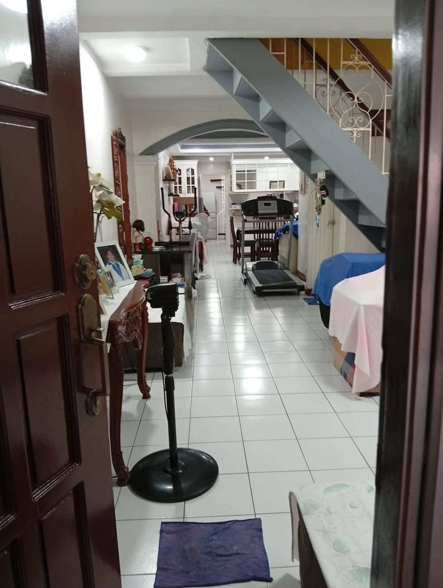 🏡FOR Rent : 2 Storey House inside BFRV Las Pinas - photo 1