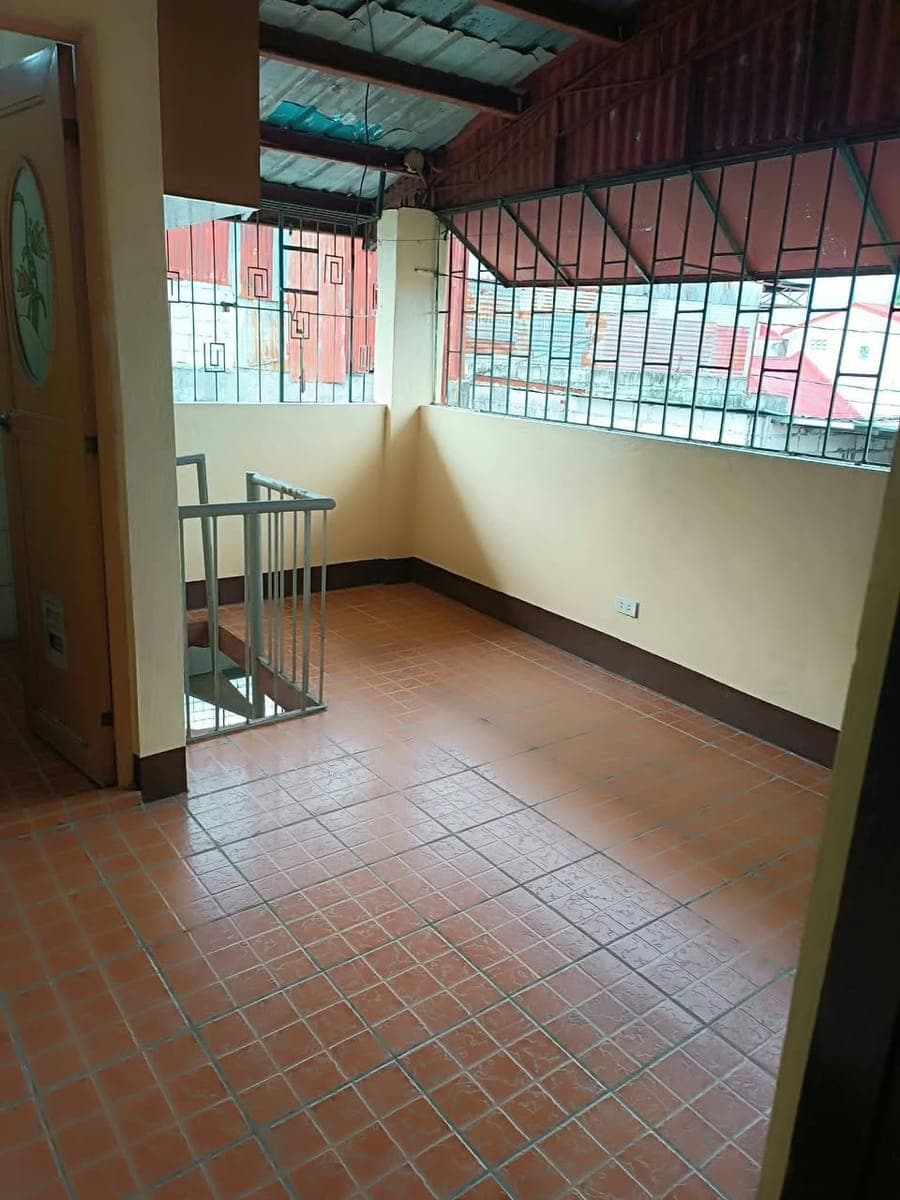 3 Storey House for rent in Talon 5, Las Piñas - photo 1