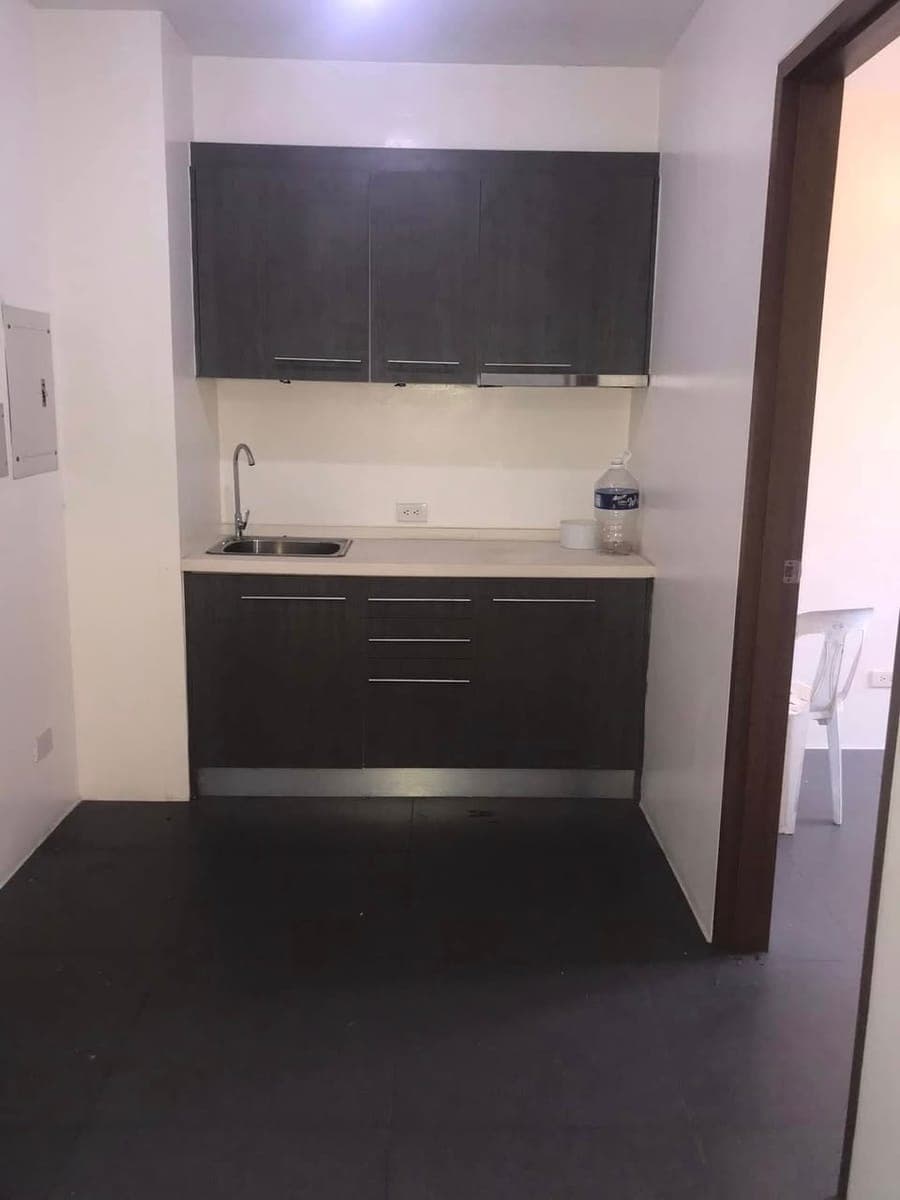 Condo for rent in Las Pinas/Sucat boundary...2 bedrooms, spacious living room and bathroom, ground f... - photo 1