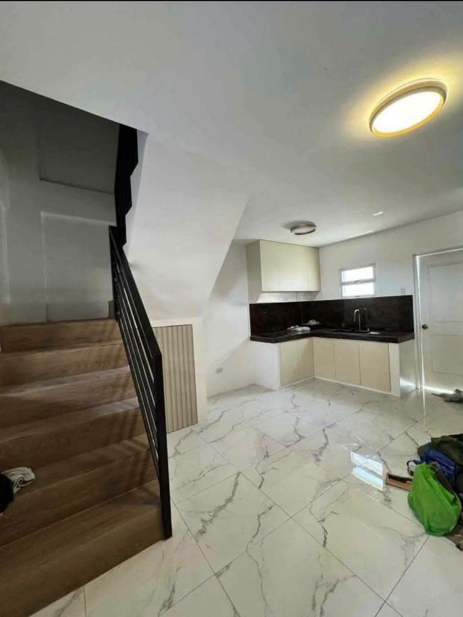 TOWNHOUSE FOR RENT IN LAS PIรAS - photo 1
