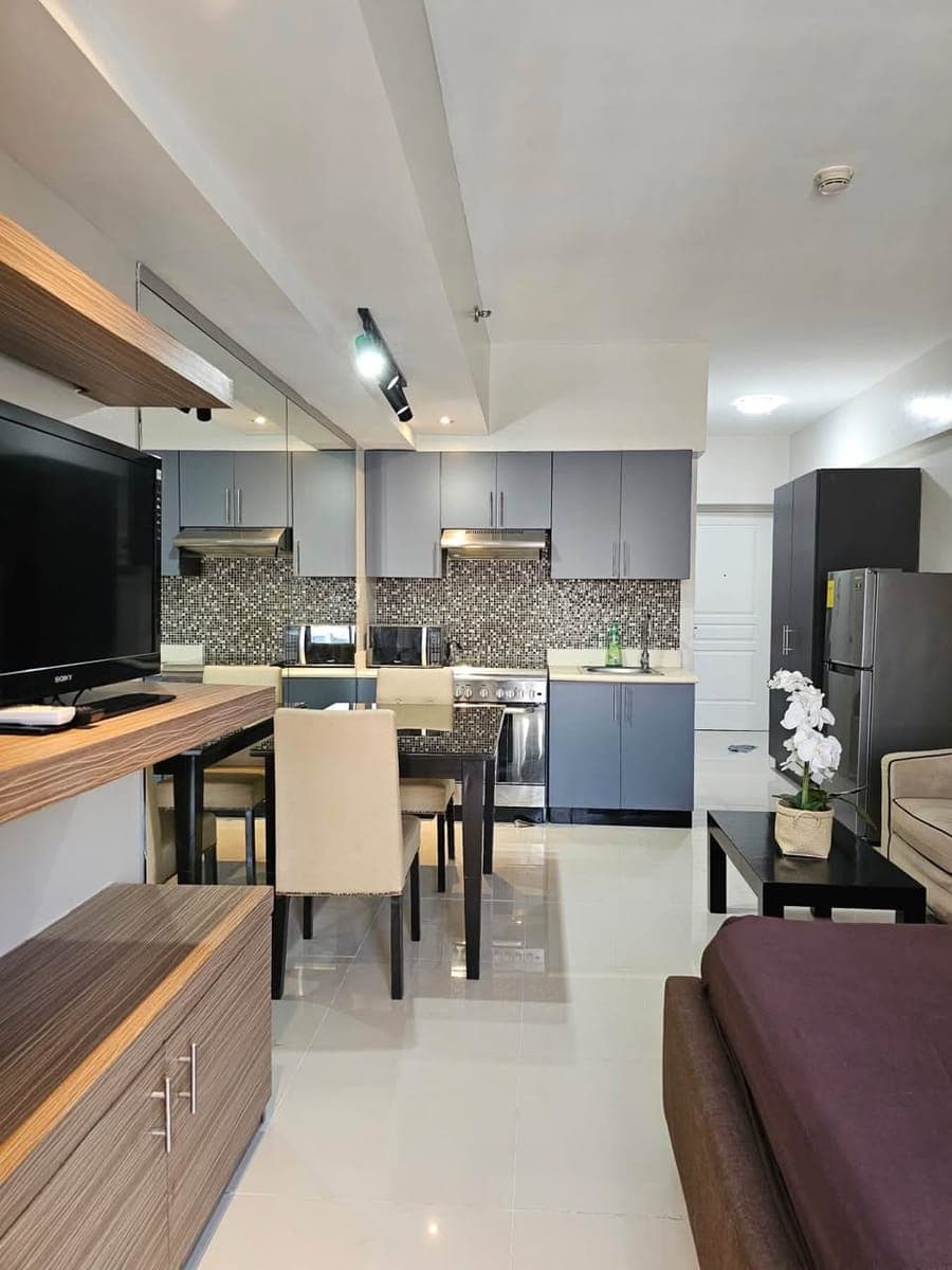 FOR LEASE: Studio Unit in Senta - photo 1
