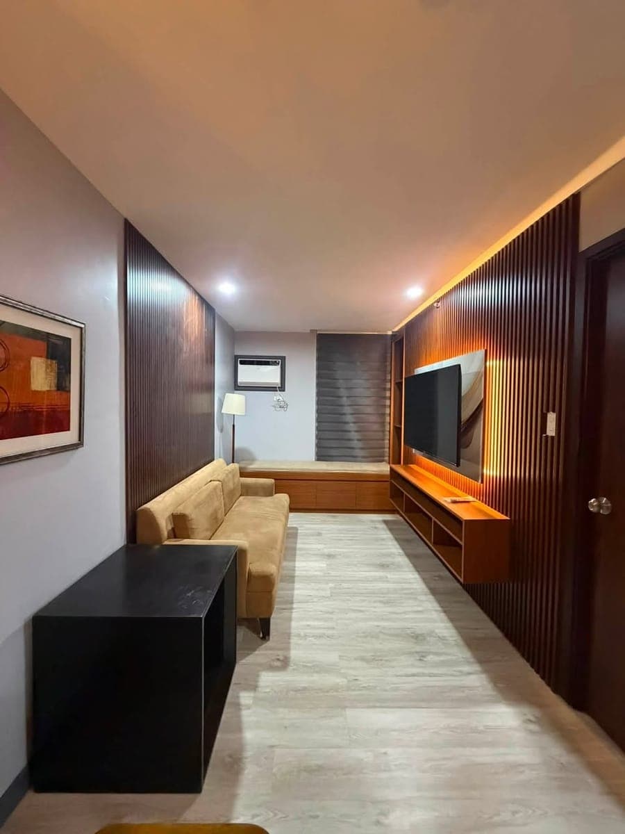 FOR LEASE: - photo 1