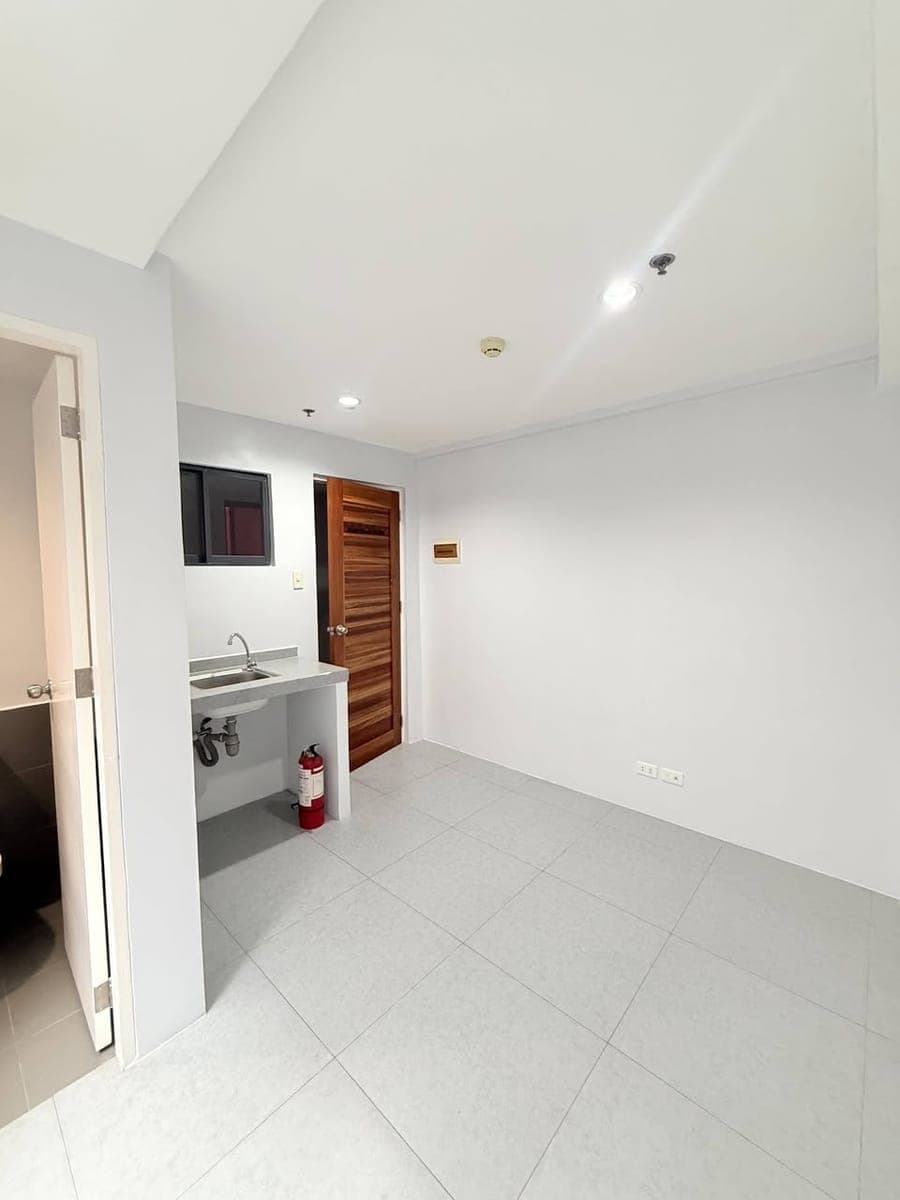 Studio Unit for Rent in Guadalupe Makati - photo 1
