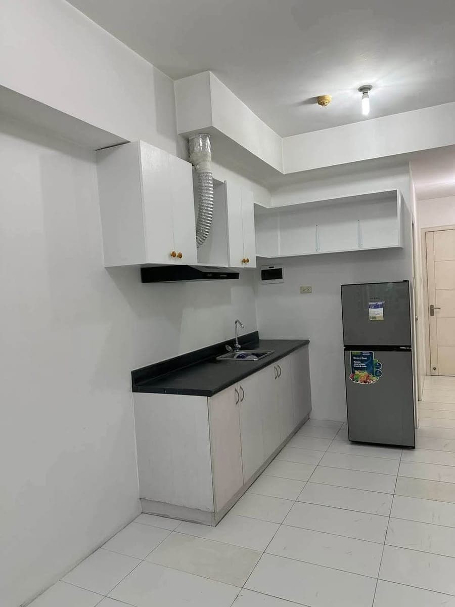 🏢 FOR RENT | 1-BEDROOM SEMI-FURNISHED UNIT - photo 1
