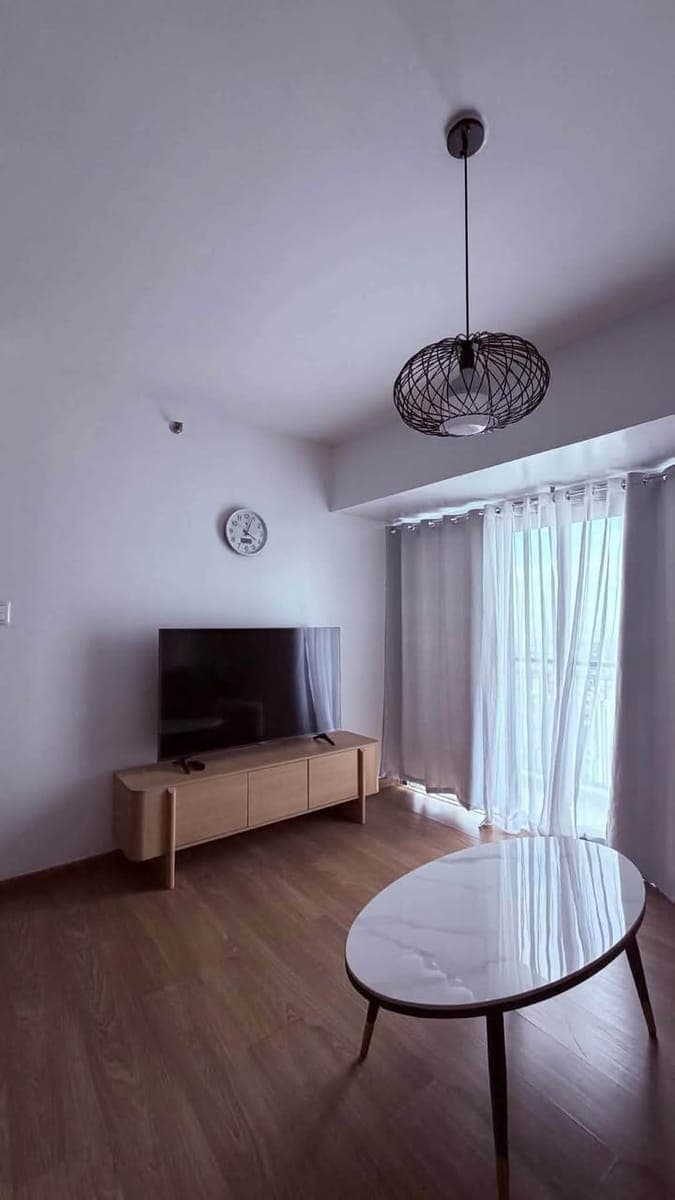 Newly painted 🛌 2BR with balcony and 2 baths with Laundry room for rent in 🏢 The Rise Makati, Malugay and Yakal St. - photo 1
