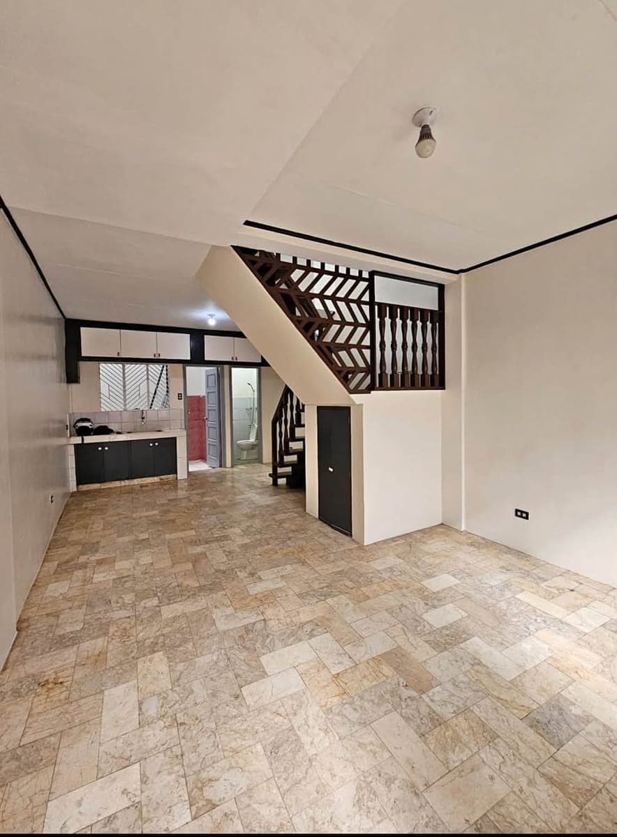 𝑭𝑶𝑹 𝑹𝑬𝑵𝑻: 3 BEDROOM + MAID’s ROOM & PARKING TOWNHOUSE | MAKATI - photo 1