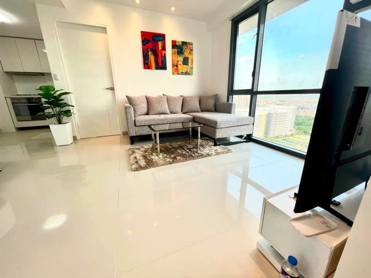 For Lease 2 Bedroom Viceroy Mckinley Hill Taguig near Enderun College - photo 1