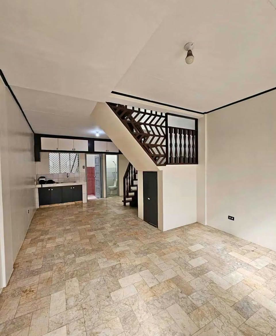 For Rent 3br Townhouse inside a gated compound in Makati (ER2283) - photo 1