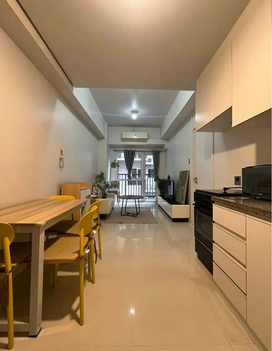 FOR RENT: 1BR Condo Unit w/ Balcony - photo 1