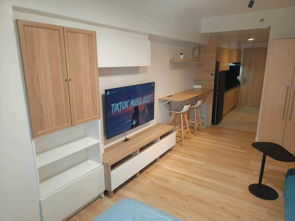 FOR RENT โ The Gentry Residences, Salcedo Village, Makati - photo 1
