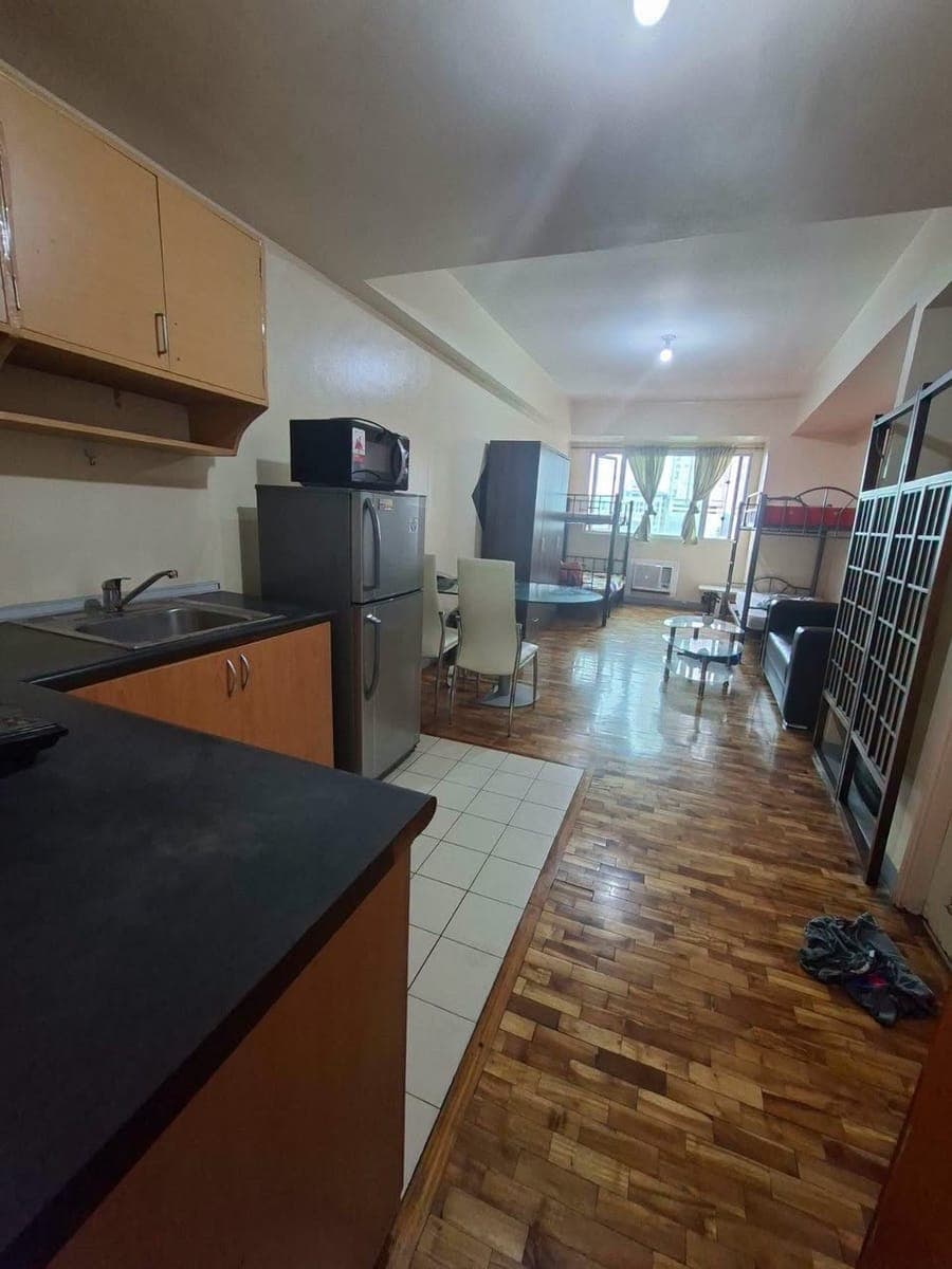 Makati condo Male sharing near rcbc plaza and Makati medical - photo 1