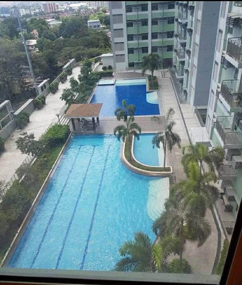 For RENT : The Robinsons Magnolia Residence (adjacent to Robinson’s Magnolia Mall - 5-minutes walk away from the unit) - photo 1
