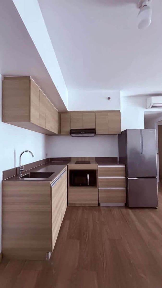 Newly painted 🛌 2BR with balcony and 2 baths with Laundry room for rent in 🏢 The Rise Makati, Malugay and Yakal St. - photo 1