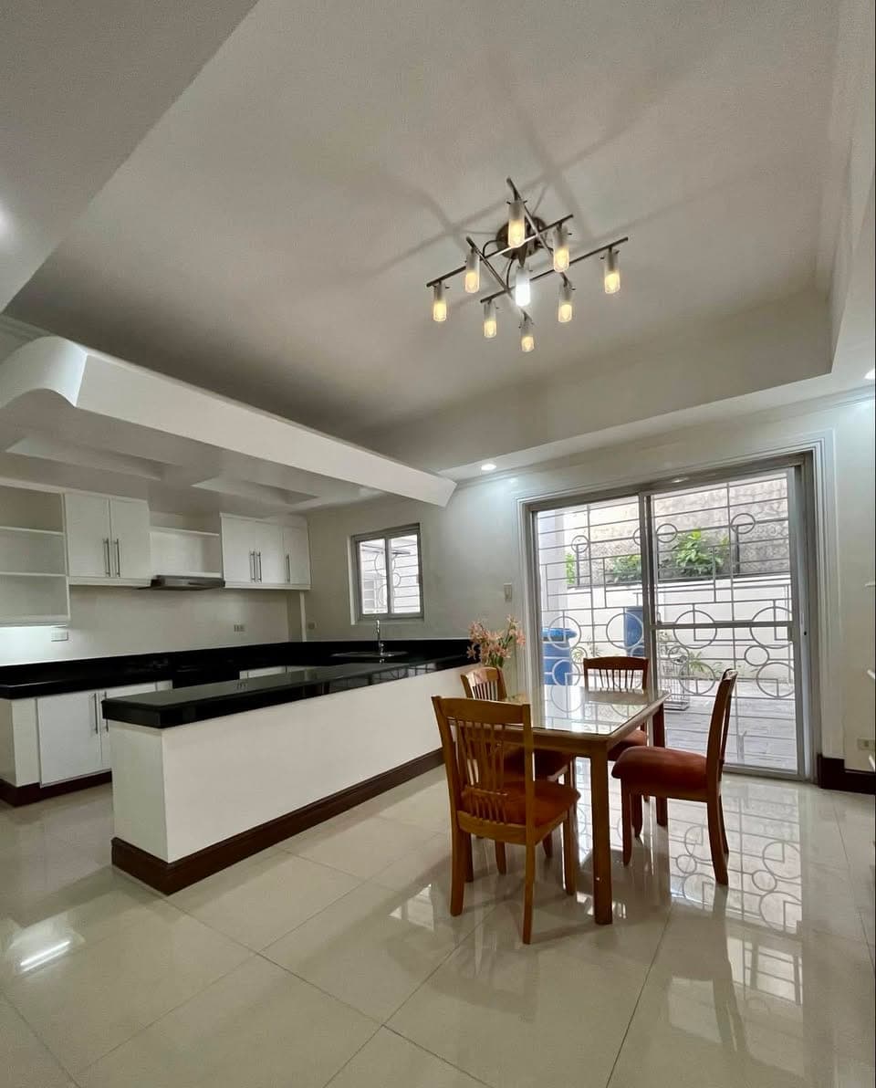 For rent: 2-storey house with 2-car garage, 3 bedrooms, 3 bathrooms, maid’s room & driver’s quarter... - photo 1