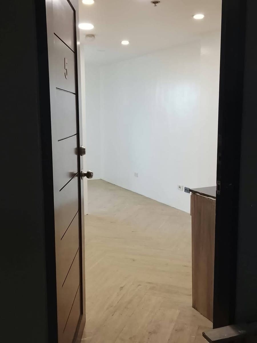 π NEWLY RENOVATED RESIDENTIAL FOR RENT! β¨ - photo 1