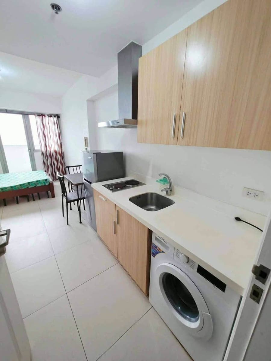 Fully Furnished Condo Studio unit w/ Balcony FOR RENT - photo 1