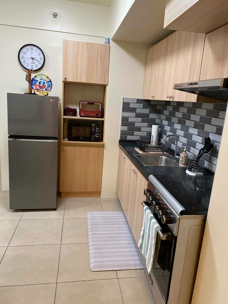 FOR RENT: 3BR Unit (62 sqm) + Parking Space - photo 1