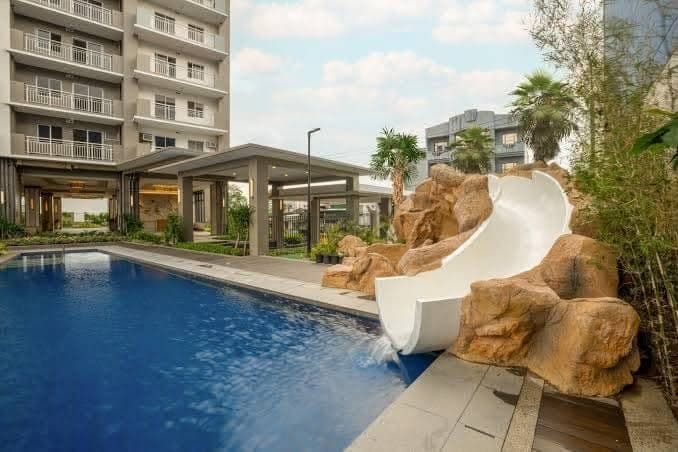 For rent: 3BR with parking at Cameron Residences - photo 1