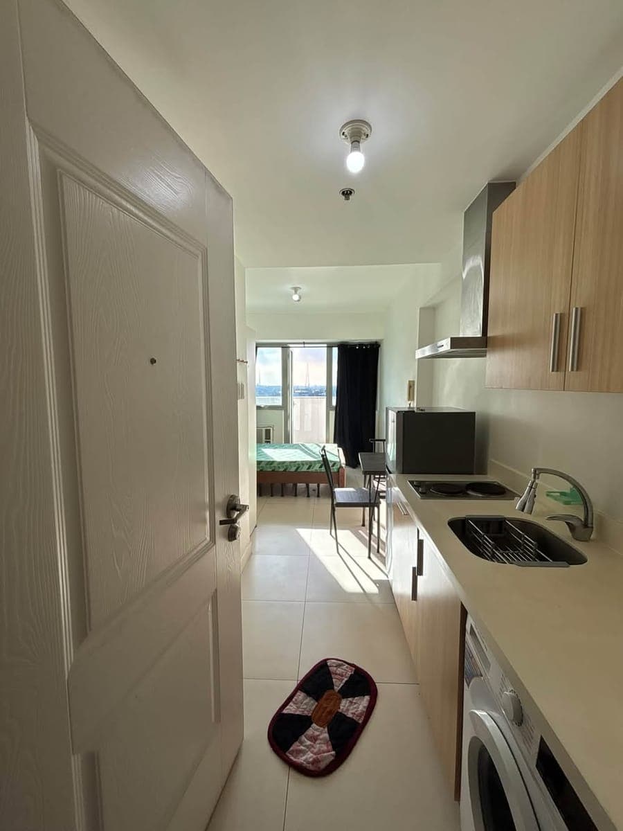Fully Furnished Condo Studio unit w/ Balcony FOR RENT - photo 1