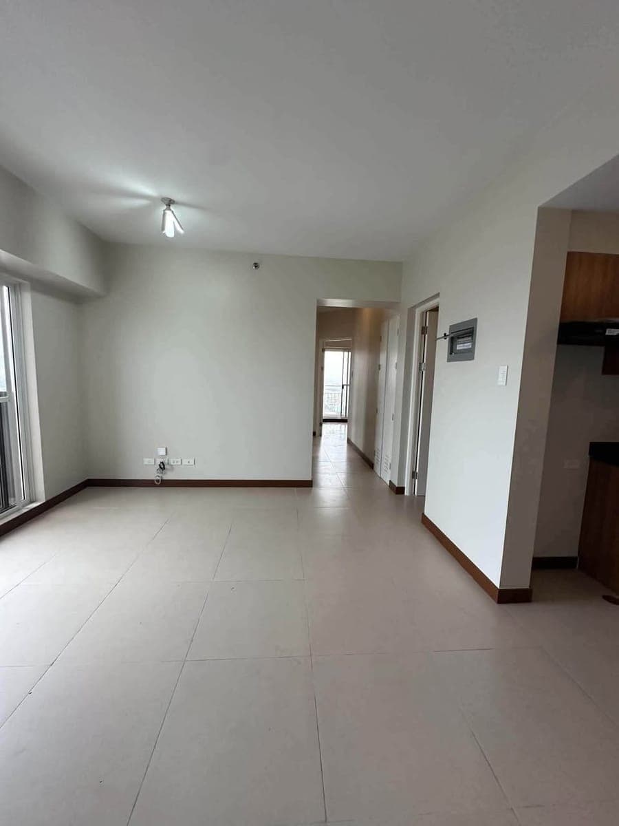 For Lease - photo 1