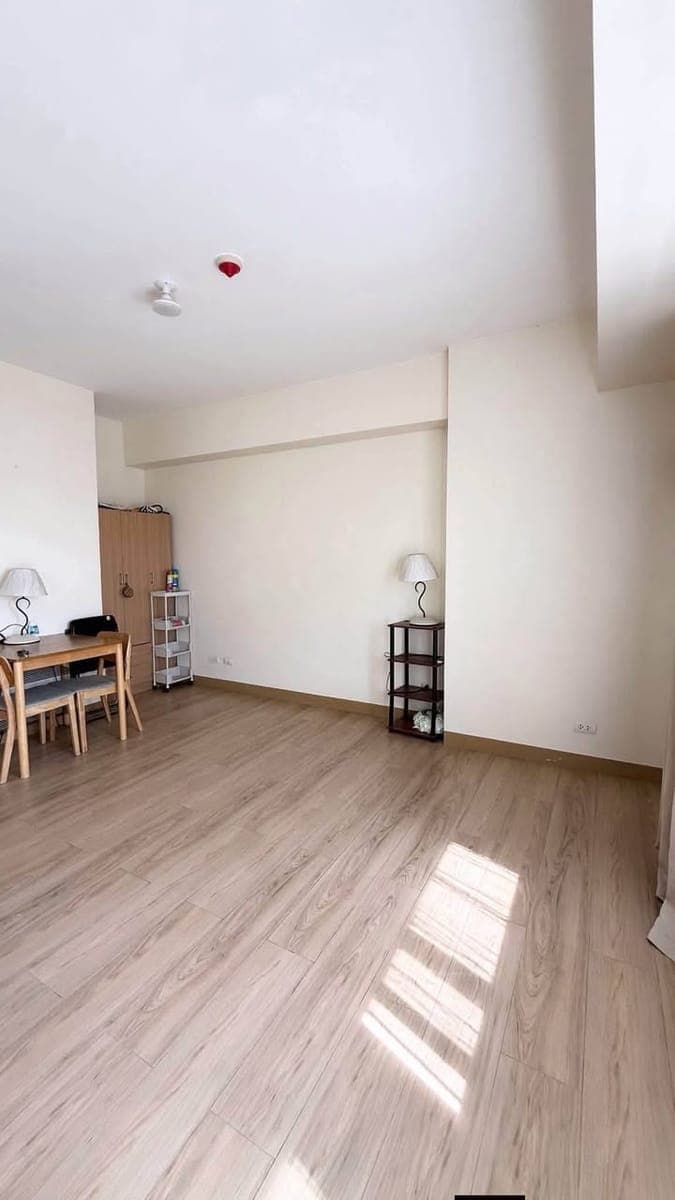 ✨FOR RENT: Semi-Furnished Studio Unit with Balcony in Araneta, Cubao Quezon City. - photo 1