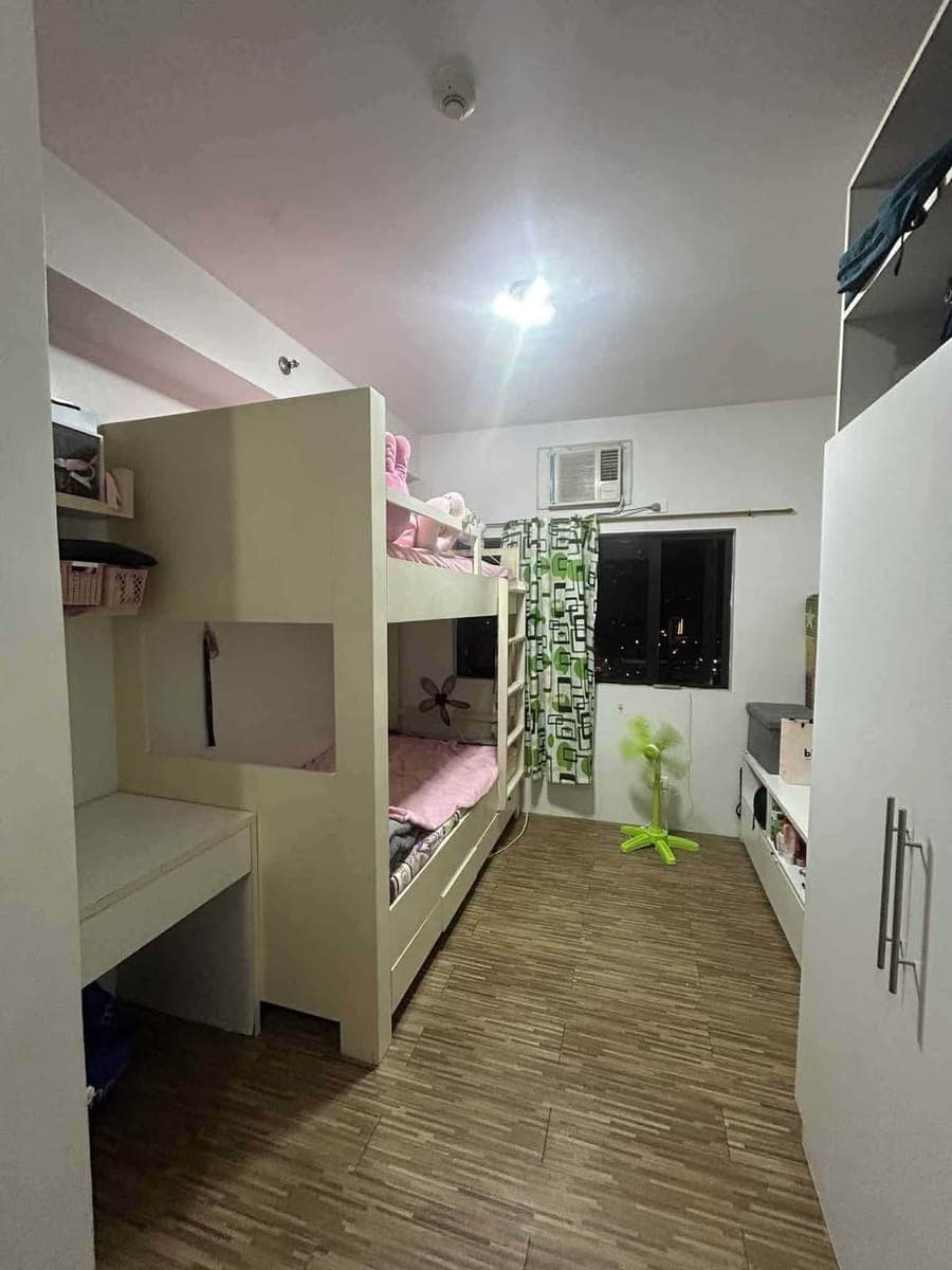 LOOKING FOR 1 FEMALE REPLACEMENT - photo 1