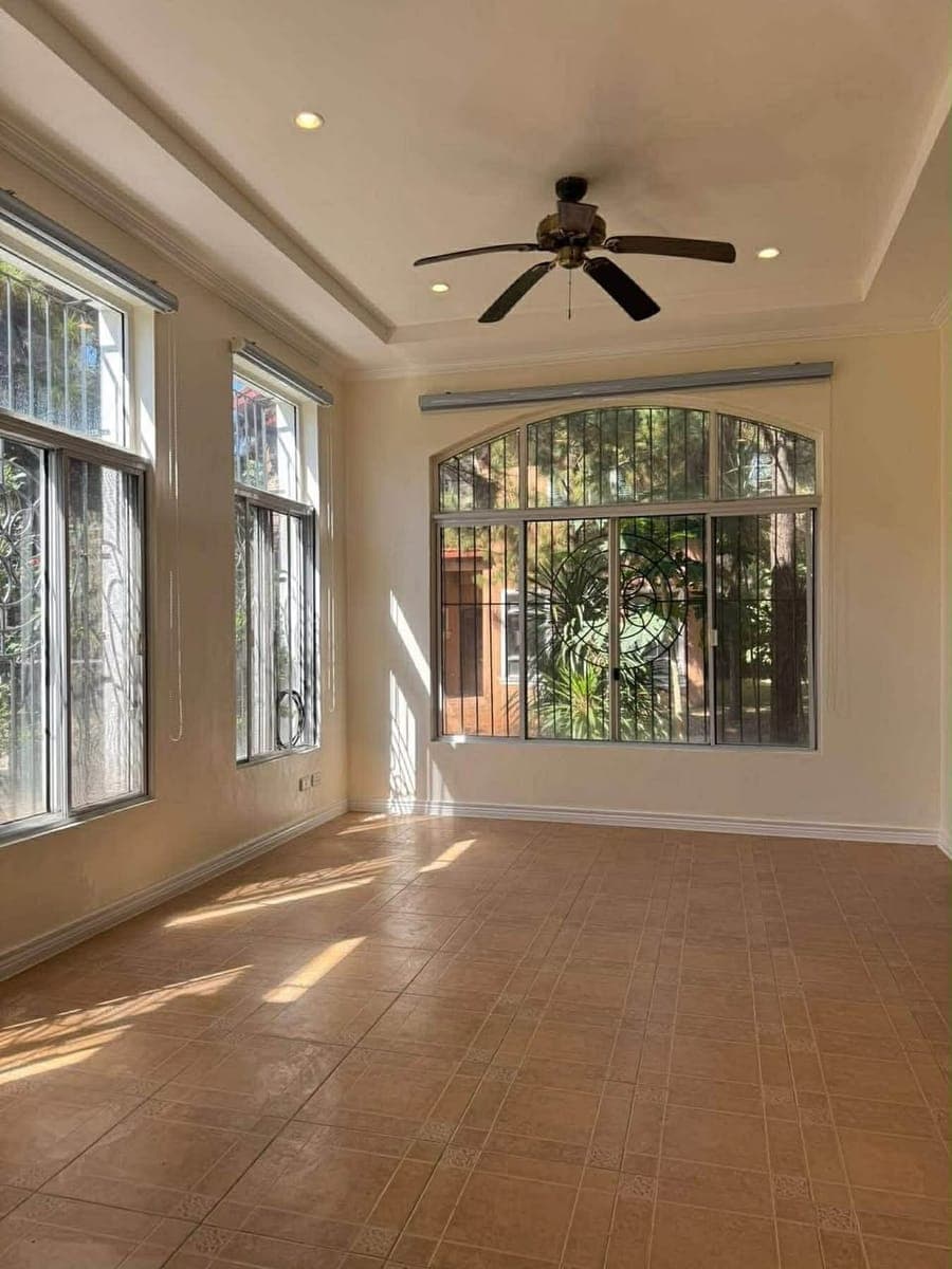 HOUSE FOR RENT - photo 1