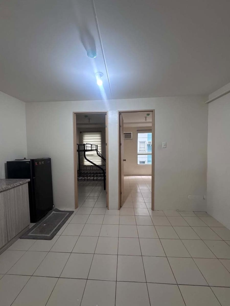 Condo for rent 2bedroom bare unit - photo 1