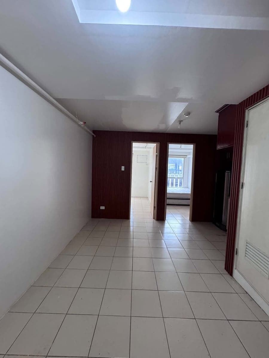 Condo for rent 2bedroom SEMI Furnished unit - photo 1