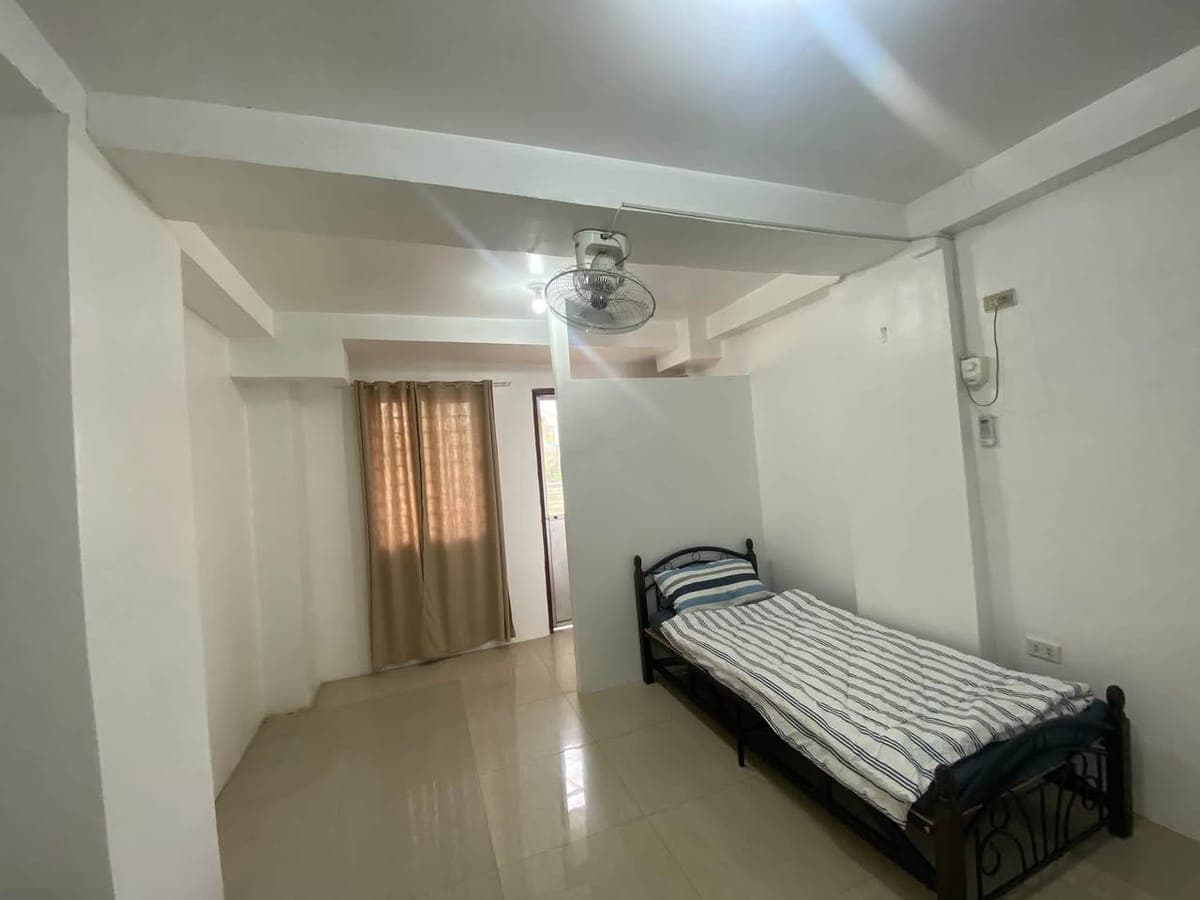 ROOM FOR RENT (GOOD FOR 1 Adult) - photo 1
